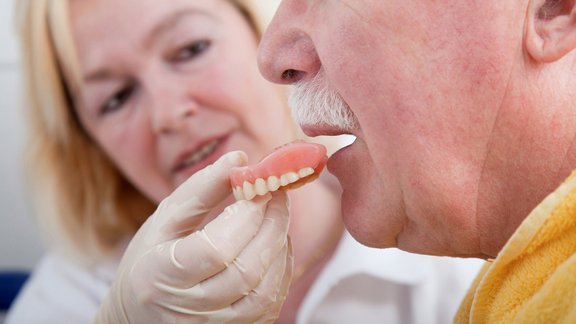 altersheim-mundpflege-001