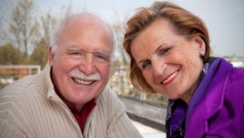 Älteres Paar lächelt